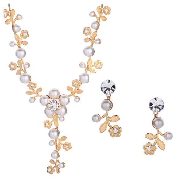 Swarovski Crystals The Maliva Necklace - Picture 3 of 7